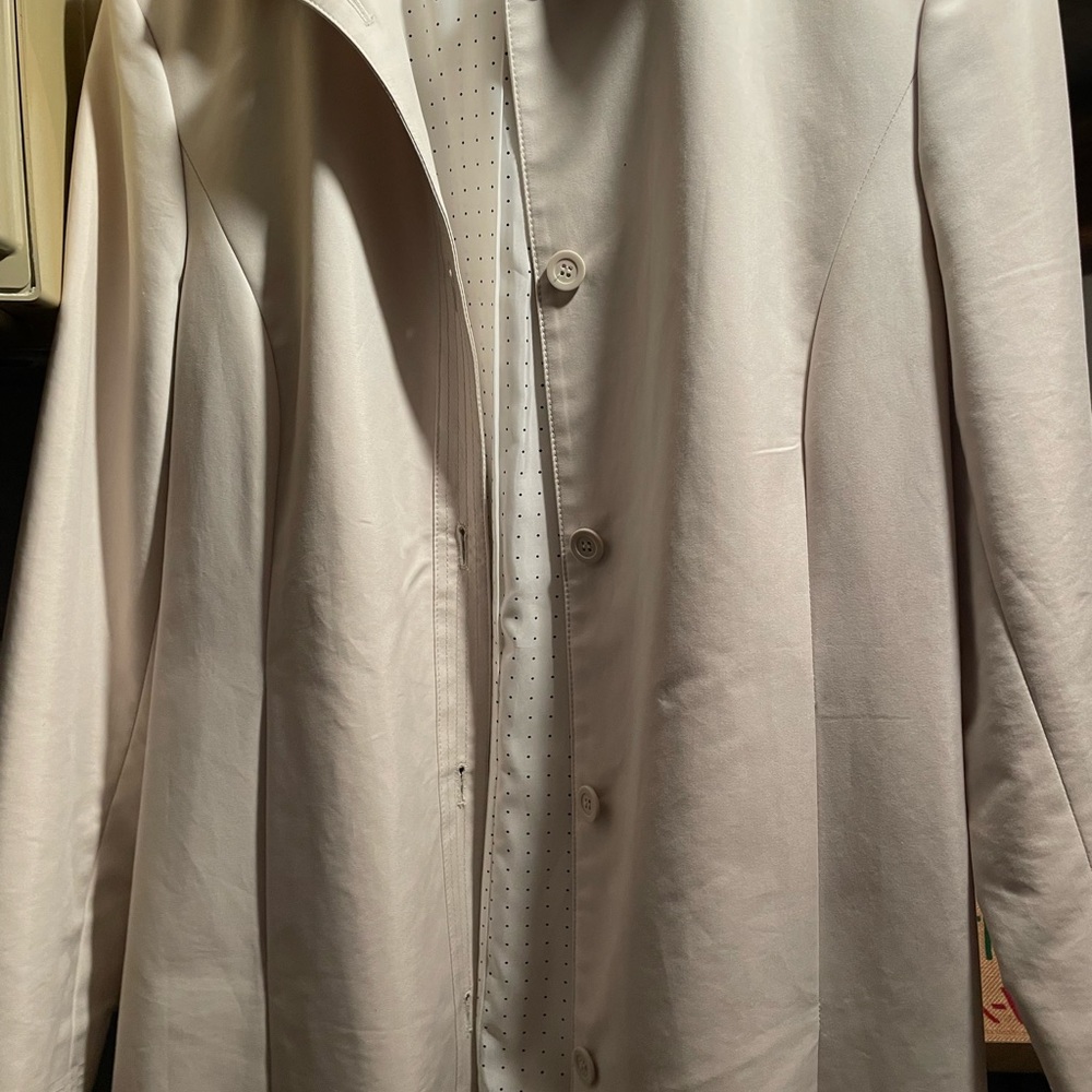 Trench coat w collar and buttoned front